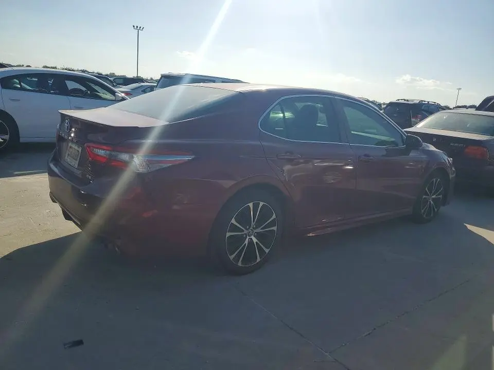 2018 TOYOTA CAMRY SE  