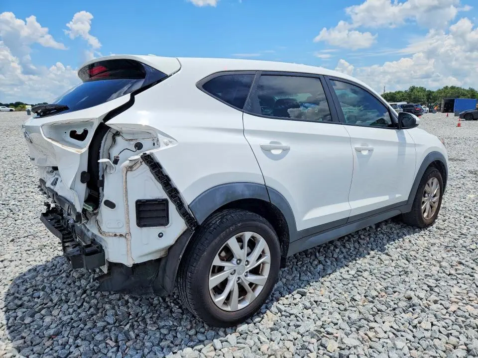 2021 HYUNDAI TUCSON SE  