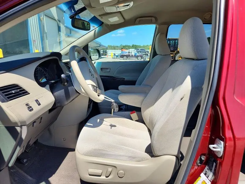 2011 TOYOTA SIENNA LE  