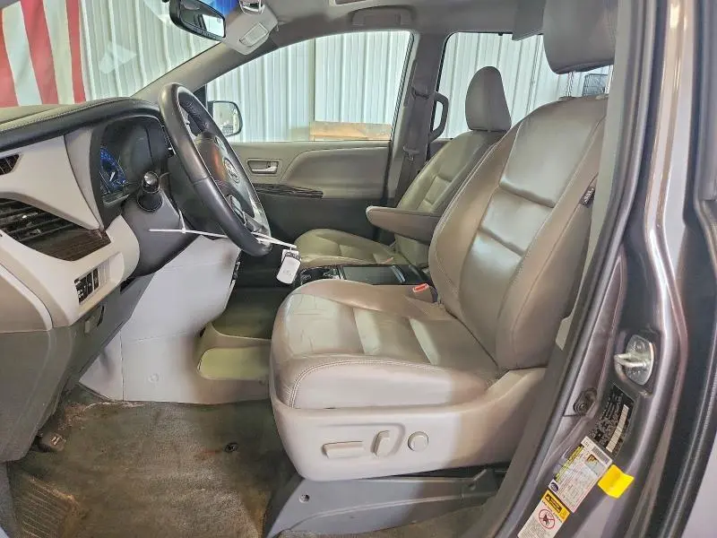 2017 TOYOTA SIENNA XLE PREMIUM 7-PASSENGER  