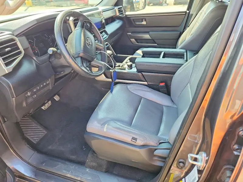 2022 TOYOTA TUNDRA SR5  