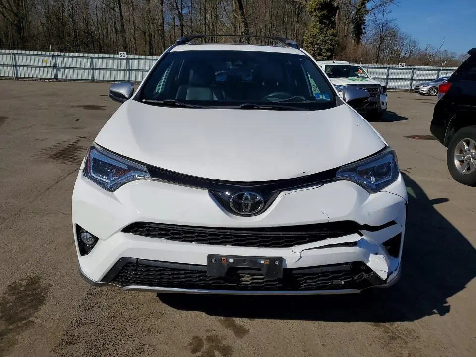 2018 TOYOTA RAV4 SE  