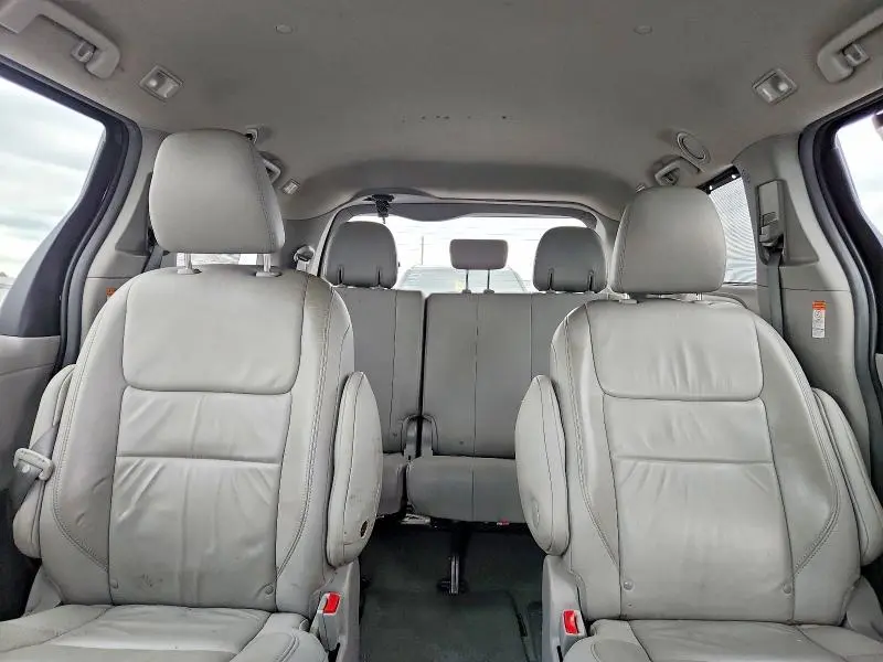 2016 TOYOTA SIENNA XLE PREMIUM 7-PASSENGER  
