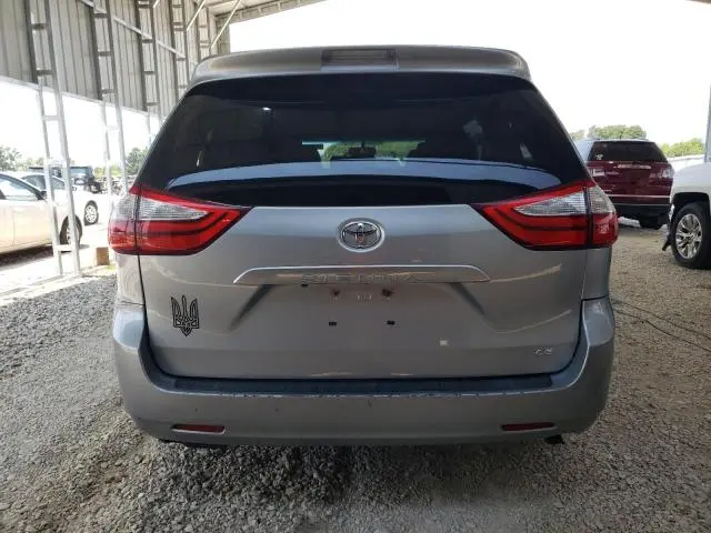 2015 TOYOTA SIENNA LE  