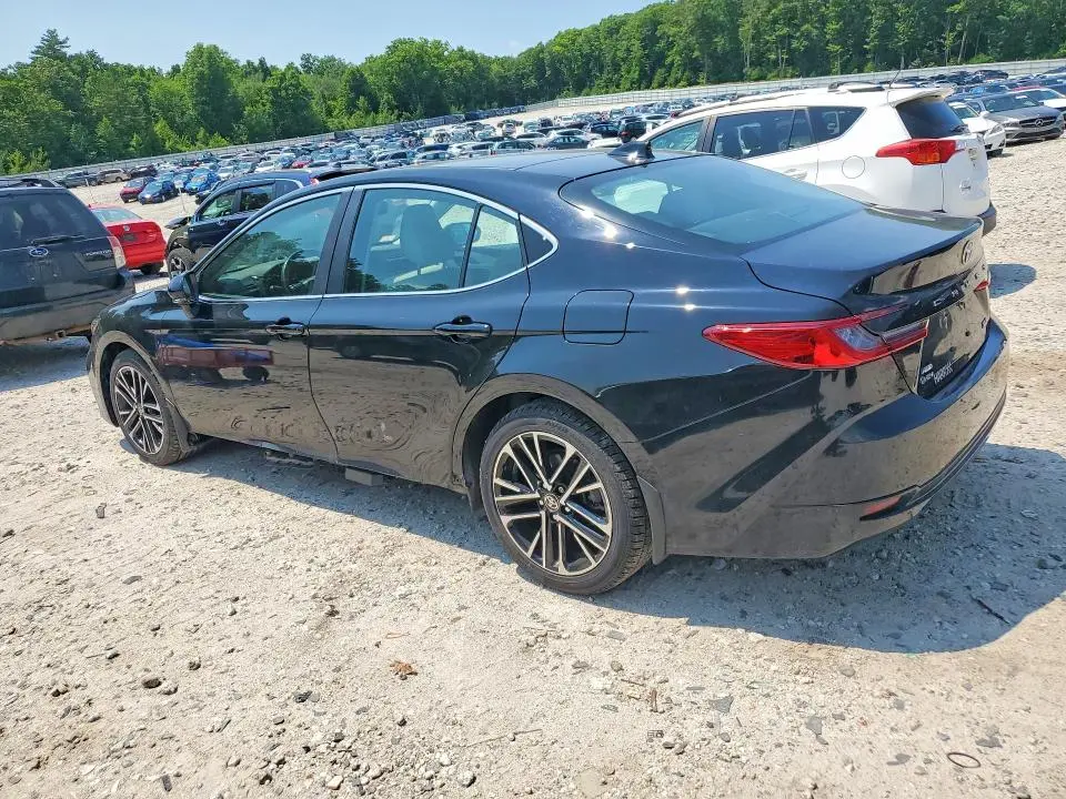 2025 TOYOTA CAMRY XLE  