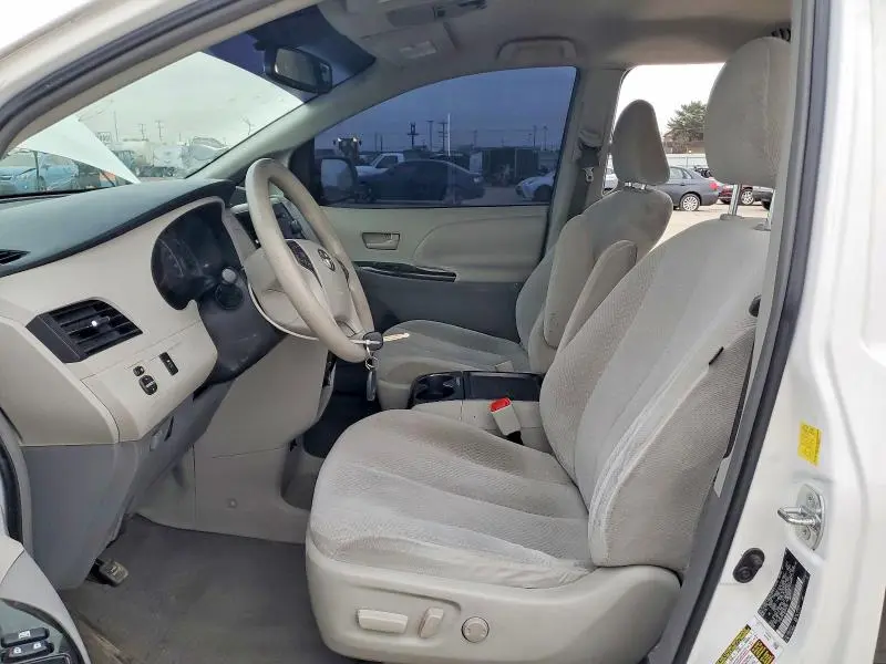2011 TOYOTA SIENNA LE  