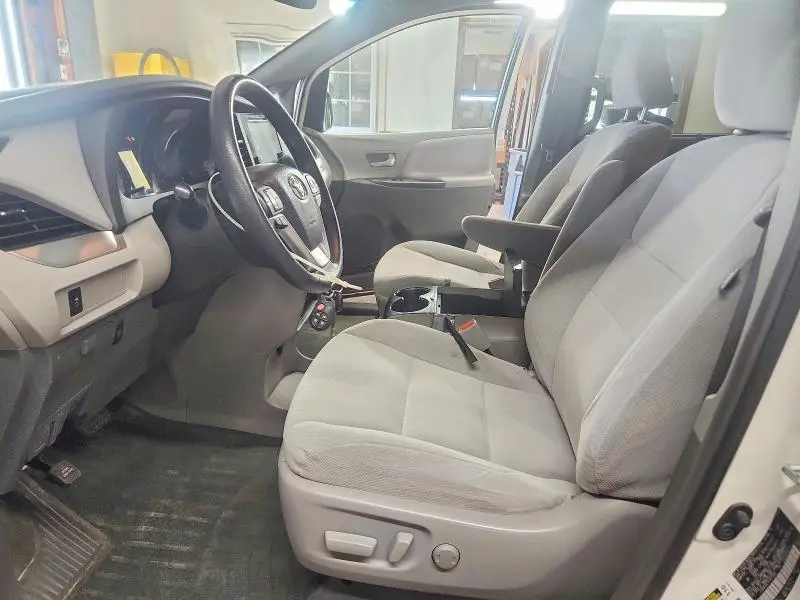 2015 TOYOTA SIENNA LE  