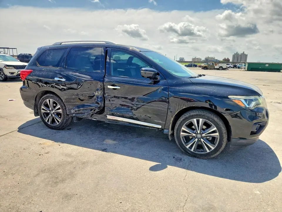 2017 NISSAN PATHFINDER PLATINUM  