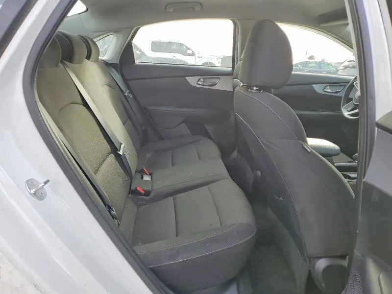 2024 KIA FORTE LX  