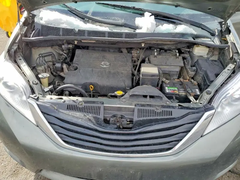 2011 TOYOTA SIENNA LE 8-PASSENGER  