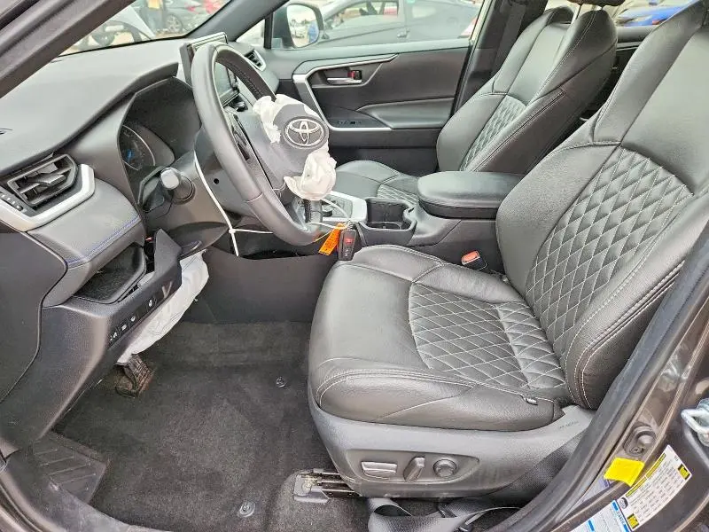 2022 TOYOTA RAV4 SE  