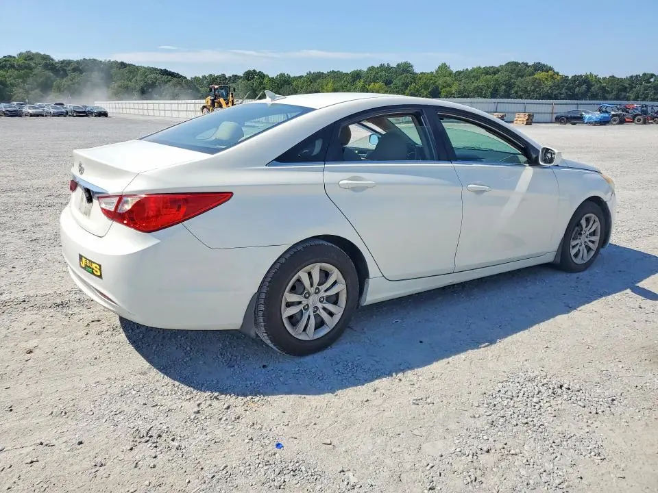 2011 HYUNDAI SONATA GLS  