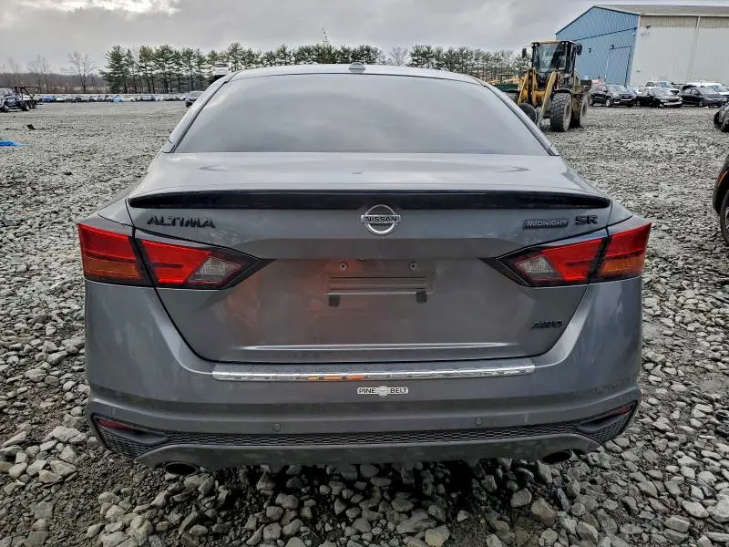 2022 NISSAN ALTIMA SR  