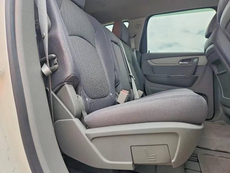 2015 CHEVROLET TRAVERSE LS  