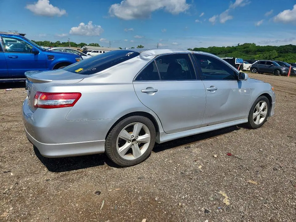 2011 TOYOTA CAMRY SE  