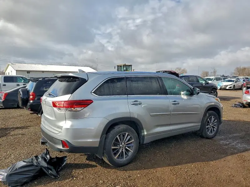 2018 TOYOTA HIGHLANDER SE  