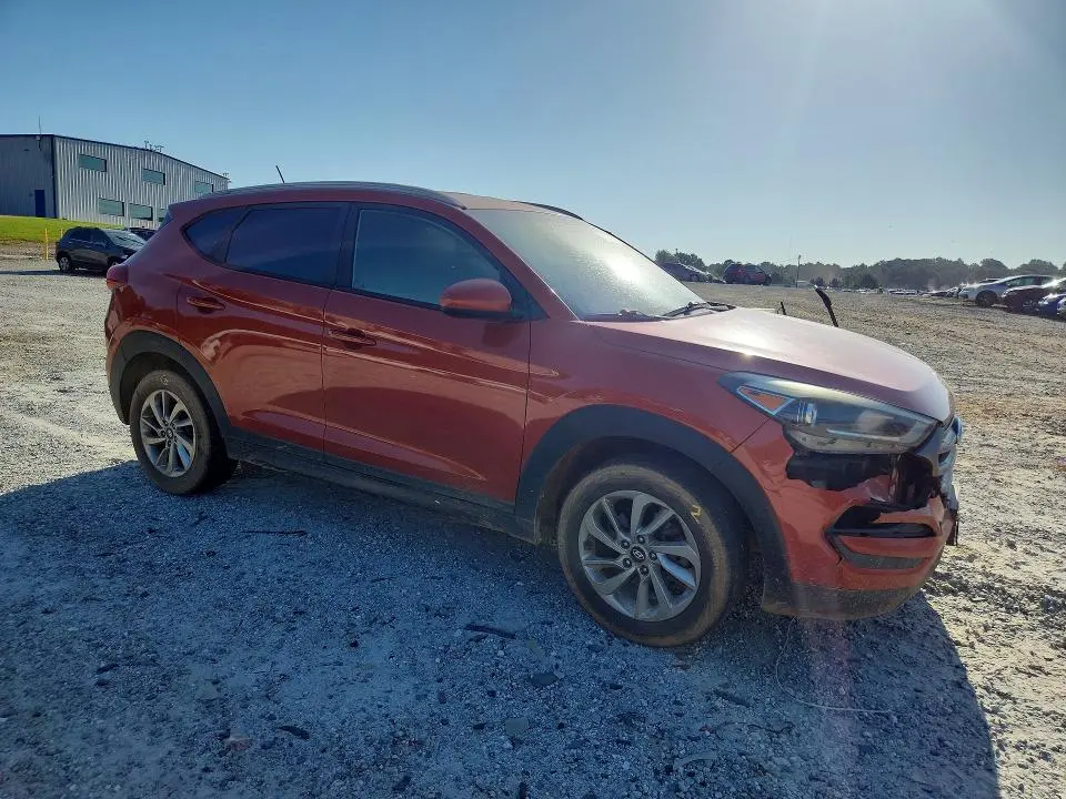 2016 HYUNDAI TUCSON SE  