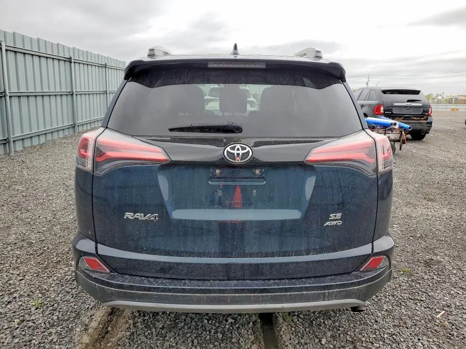 2018 TOYOTA RAV4 SE  