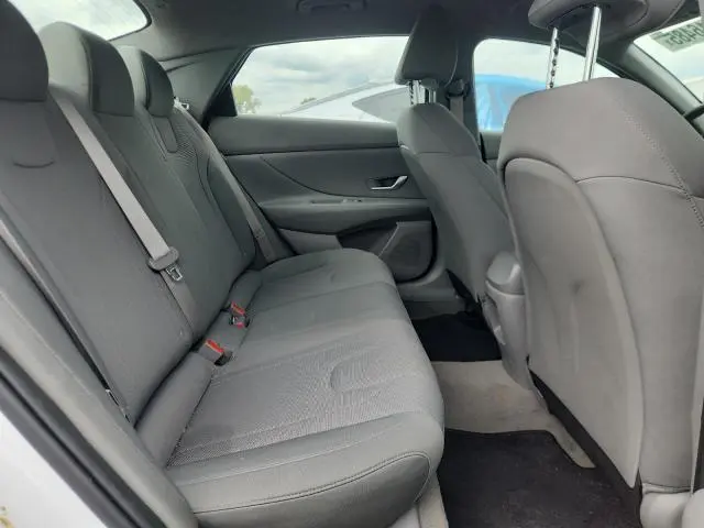 2024 HYUNDAI ELANTRA SE  