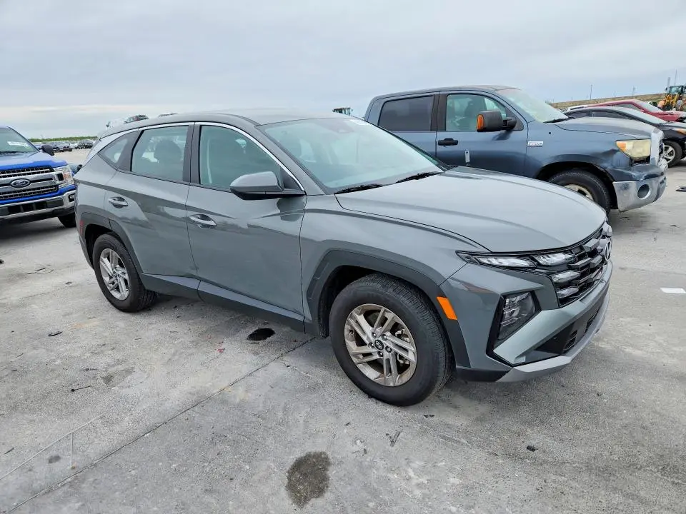 2025 HYUNDAI TUCSON SE  