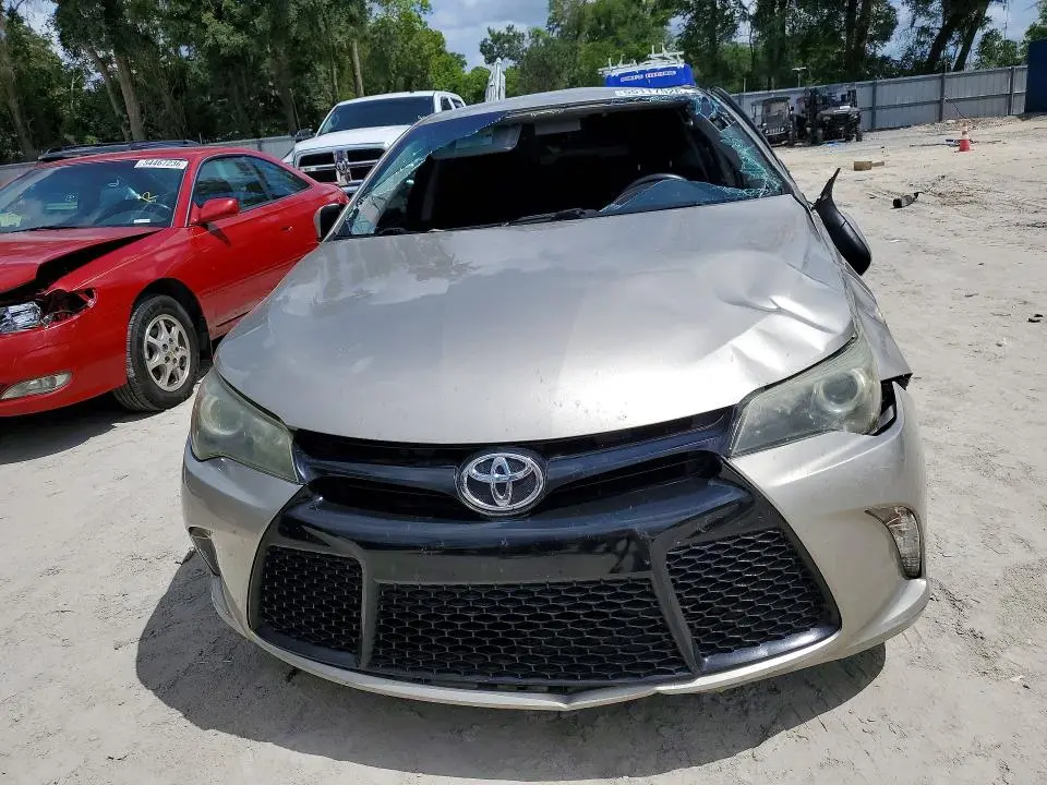 2017 TOYOTA CAMRY SE  
