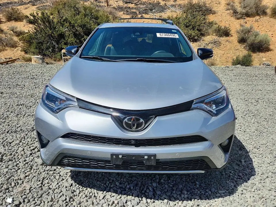 2017 TOYOTA RAV4 SE  