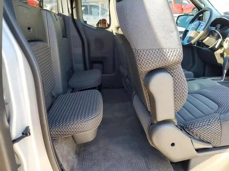2011 NISSAN FRONTIER SV V6  