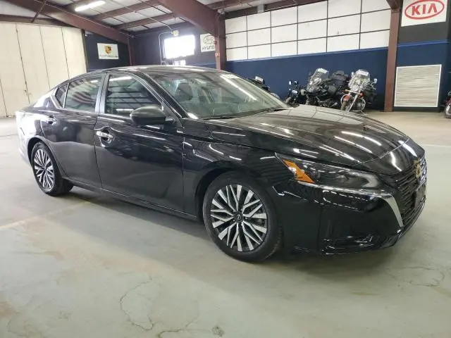 2024 NISSAN ALTIMA SV  