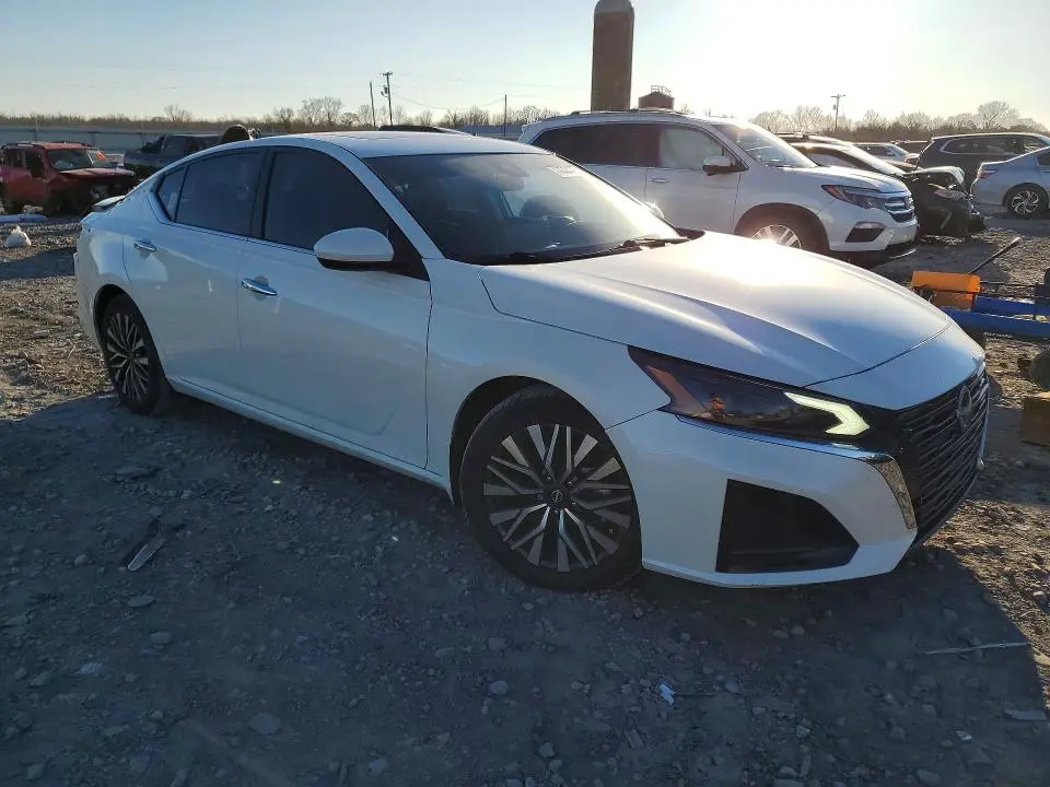 2023 NISSAN ALTIMA SV  