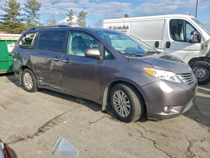 2014 TOYOTA SIENNA XLE  