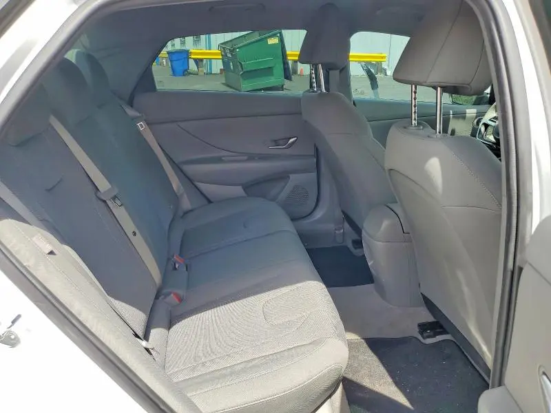 2024 HYUNDAI ELANTRA SE  
