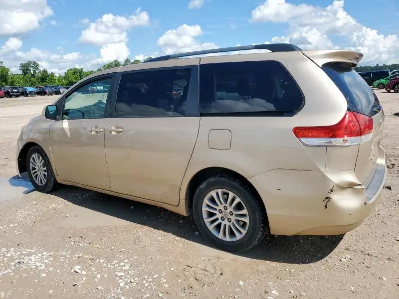 2012 TOYOTA SIENNA XLE  