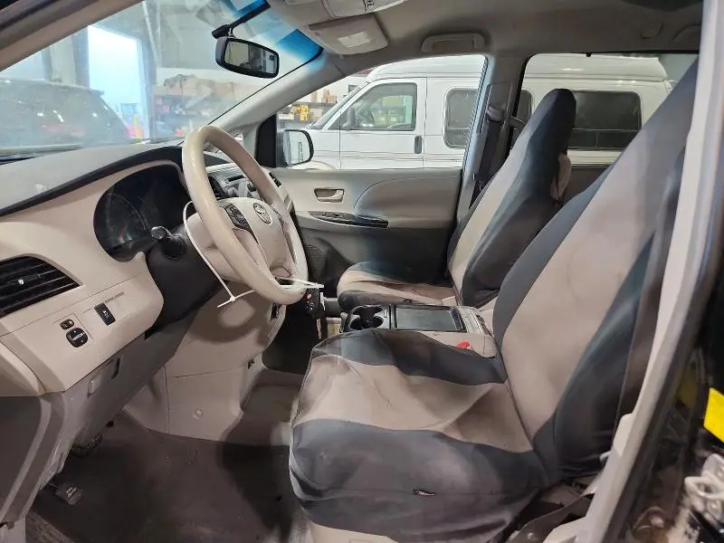 2011 TOYOTA SIENNA LE  