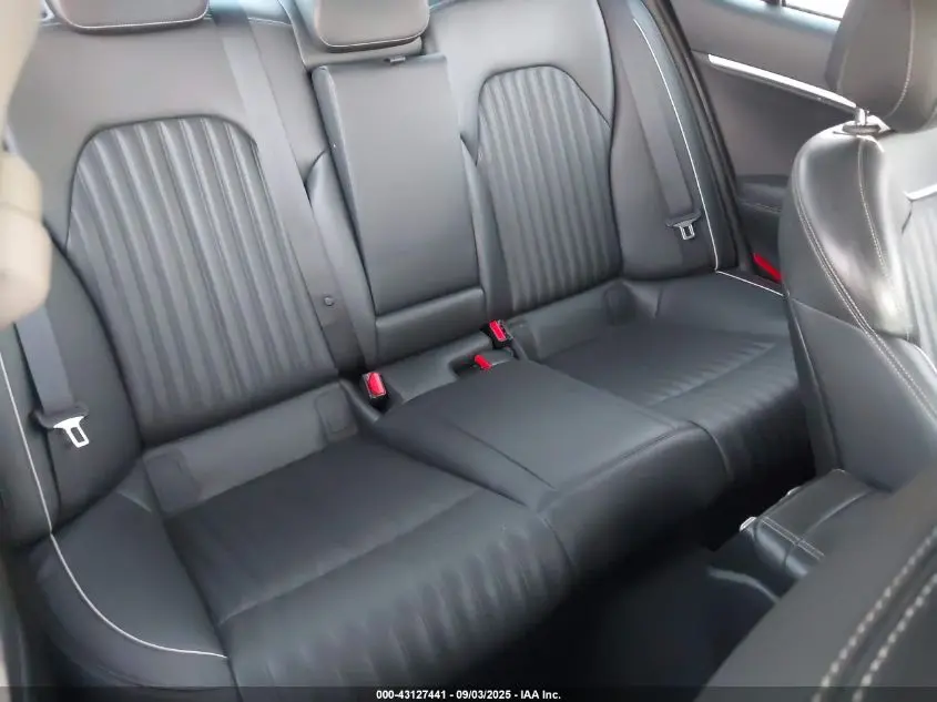 2020 GENESIS G70 2.0T RWD