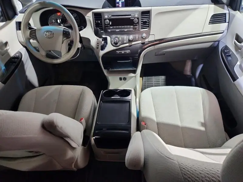 2011 TOYOTA SIENNA LE  