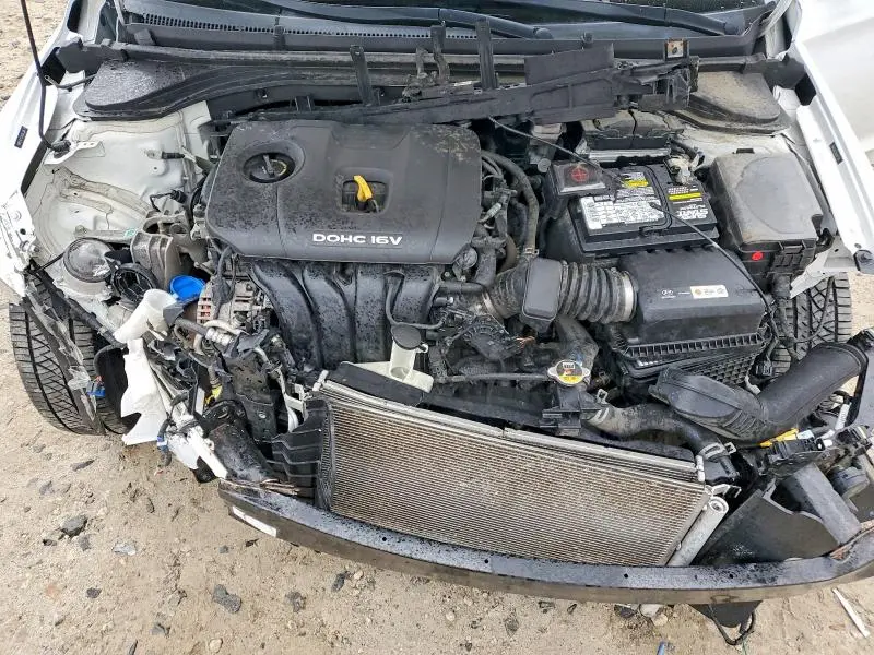 2018 HYUNDAI ELANTRA SE  