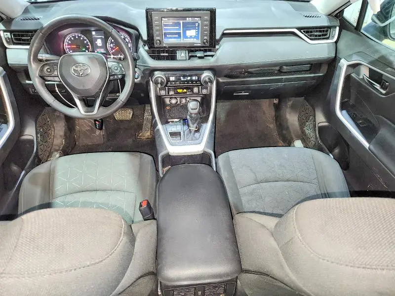 2022 TOYOTA RAV4 XLE  