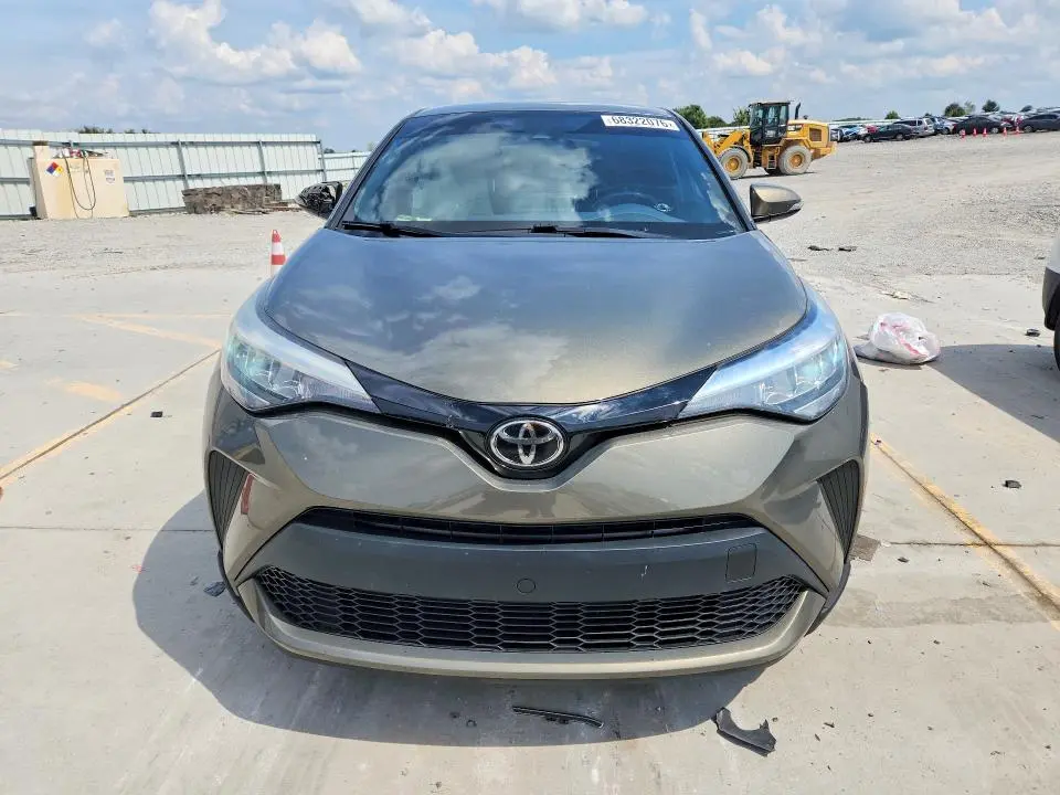 2021 TOYOTA C-HR XLE  
