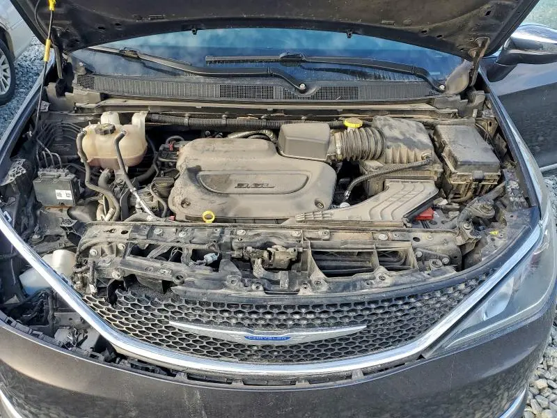 2019 CHRYSLER PACIFICA LIMITED  