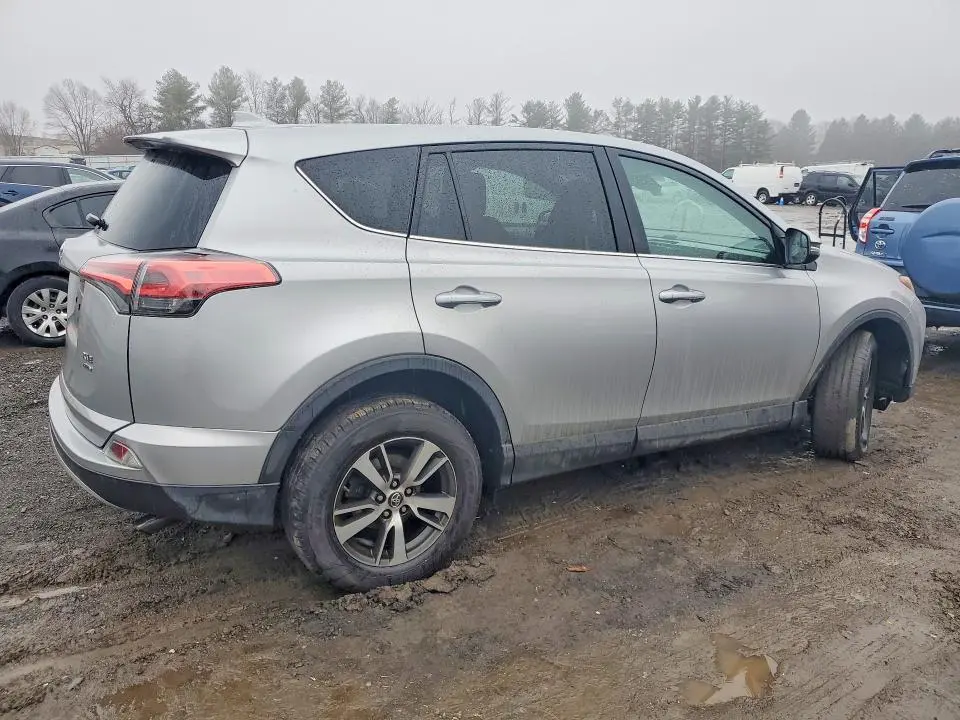 2018 TOYOTA RAV4 XLE  