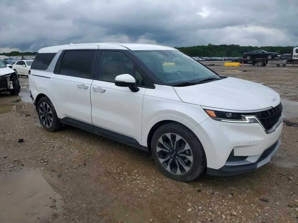 2024 KIA CARNIVAL EX  