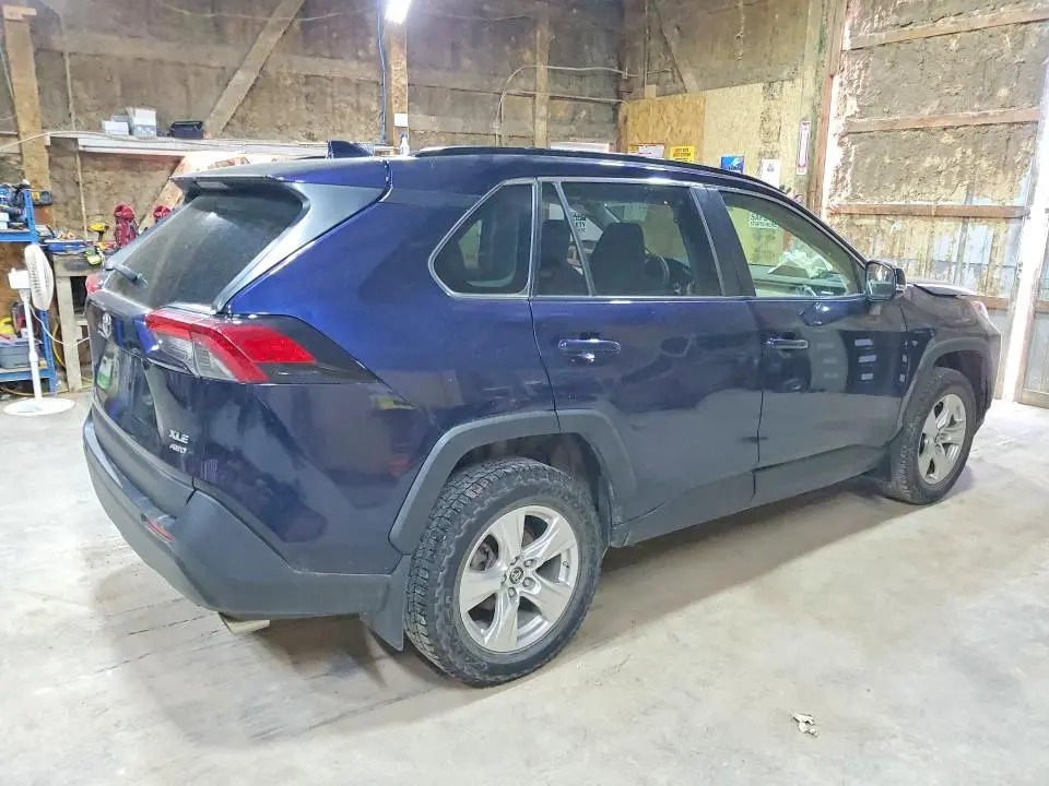 2019 TOYOTA RAV4 XLE  