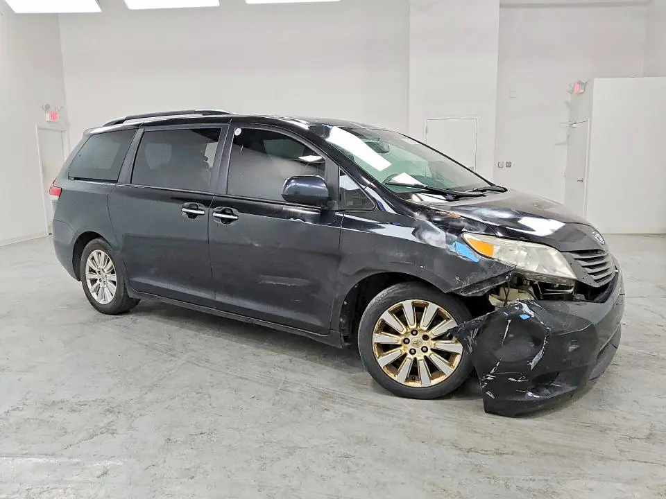 2014 TOYOTA SIENNA XLE 7-PASSENGER  