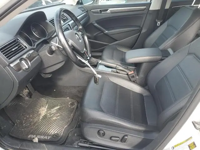 2017 VOLKSWAGEN PASSAT SE  