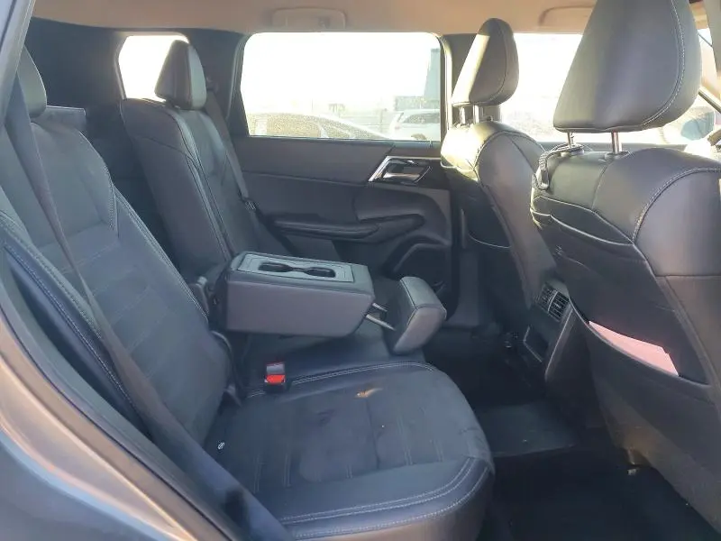 2023 MITSUBISHI OUTLANDER SE  