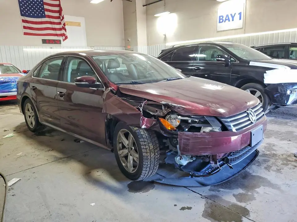 2013 VOLKSWAGEN PASSAT SE  