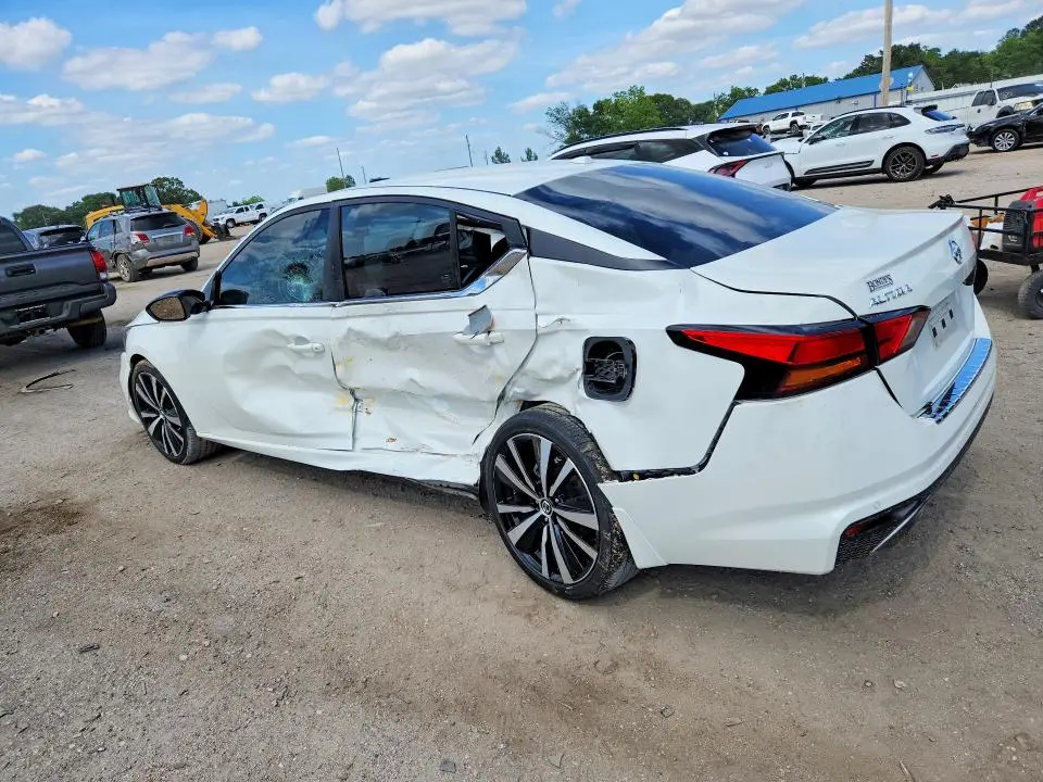 2022 NISSAN ALTIMA SR  