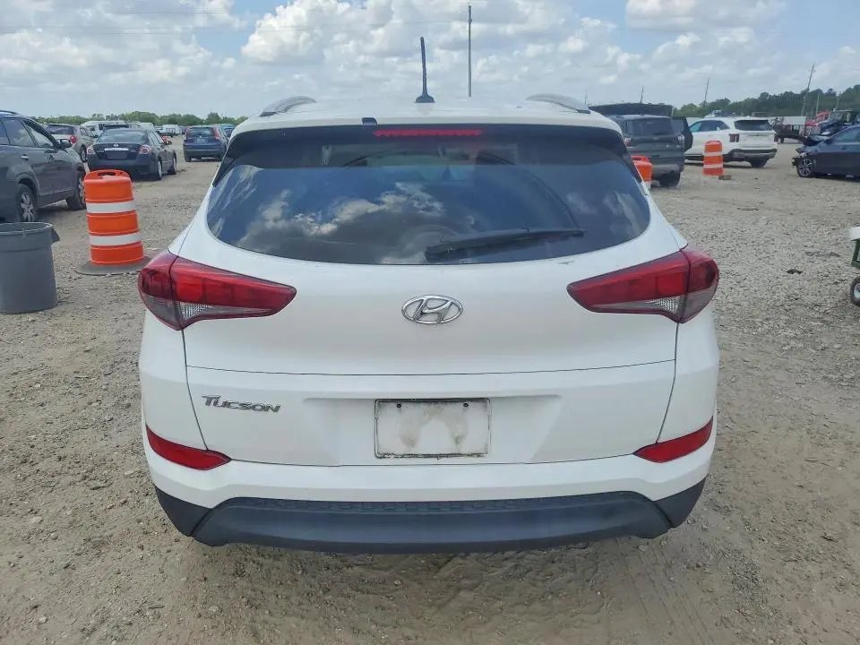 2016 HYUNDAI TUCSON SE  