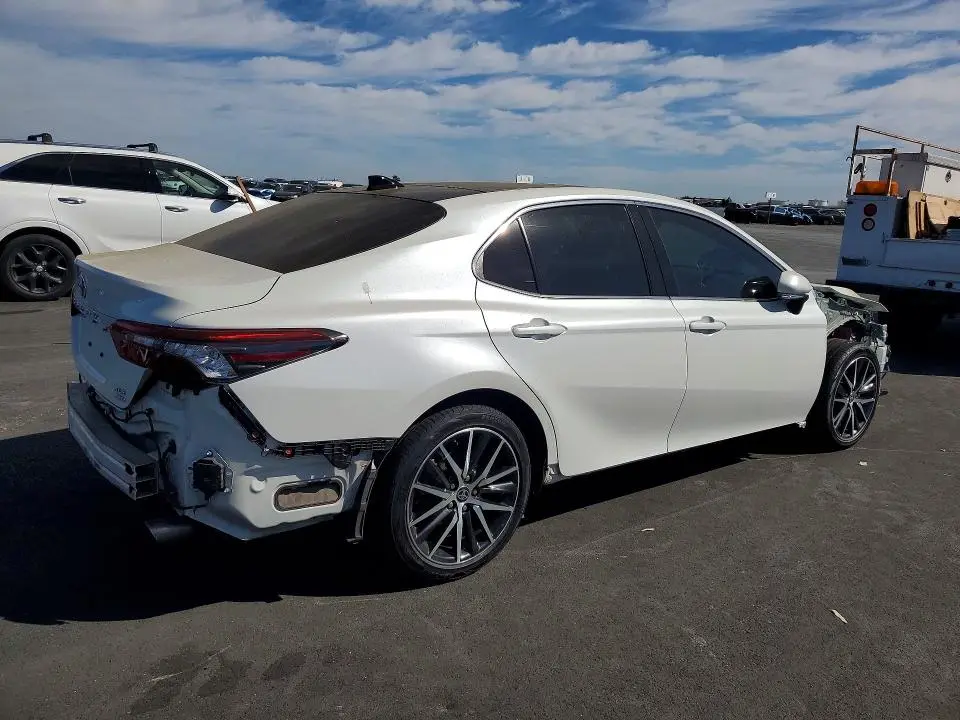 2023 TOYOTA CAMRY XLE  