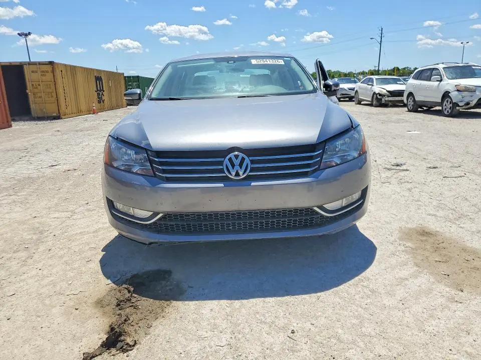 2015 VOLKSWAGEN PASSAT SE  